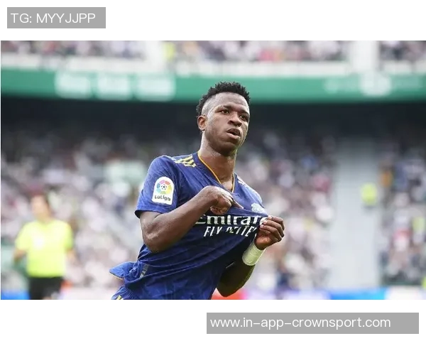 姆巴佩与维尼修斯温馨合影传递友谊力量永远支持彼此的信念