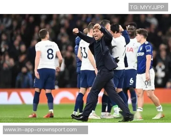 利兹联球迷两度向热刺球员投掷物品或将遭遇高额罚款 利兹联球迷两度向热刺球员投掷物品或将遭遇高额罚款