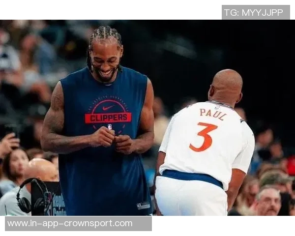 快船训练氛围轻松愉快全员笑容满面小卡频频亮相