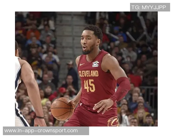 米切尔半场表现抢眼16分钟内高效贡献12分3板1助1断1帽 米切尔半场表现抢眼16分钟内高效贡献12分3板1助1断1帽