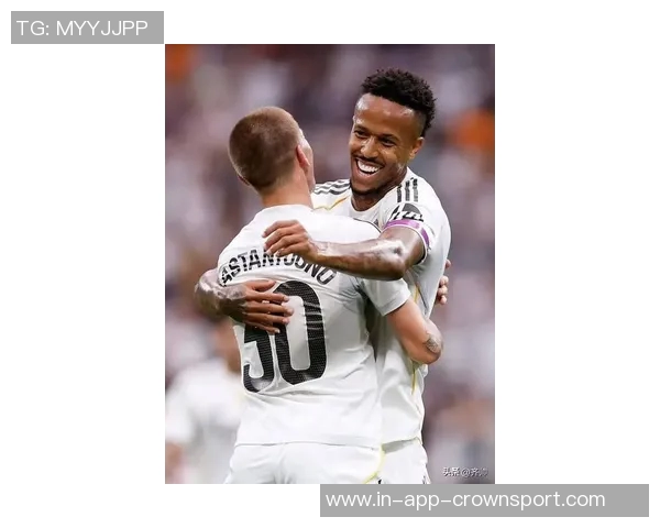 米利唐与姆巴佩亲密合影分享兄弟情深瞬间引发球迷热议