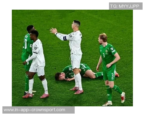 C罗与爱尔兰恩怨再起四年前挥手打人今肘击染红被罚下 C罗与爱尔兰恩怨再起四年前挥手打人今肘击染红被罚下