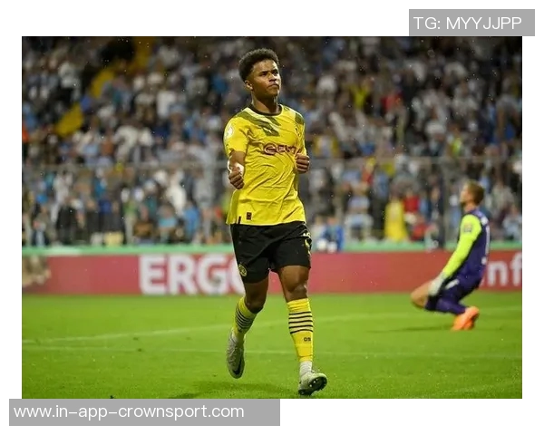 曼联对多特边锋阿德耶米表现出兴趣球探主管与其关系密切 曼联对多特边锋阿德耶米表现出兴趣球探主管与其关系密切