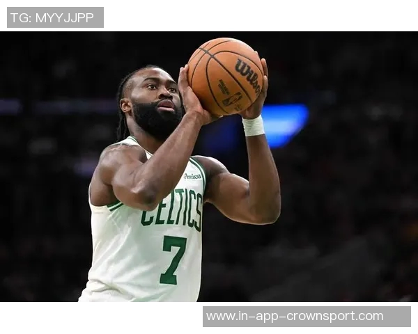 杰伦布朗半场表现不佳仅得10分3板5助攻球队需提升效率