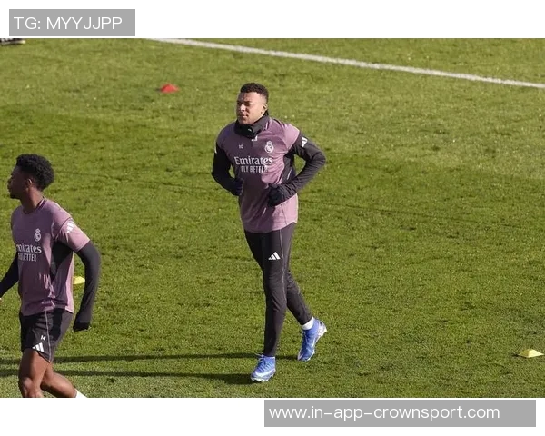 德拉富恩特亲赴沙特考察西班牙超级杯球员表现